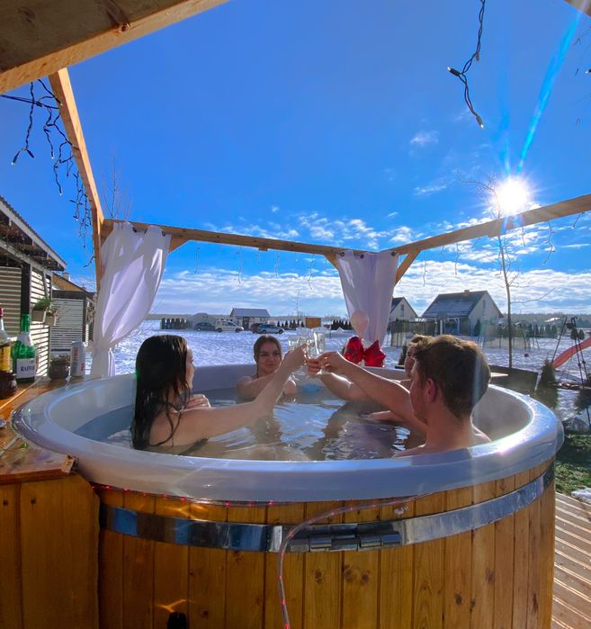 Domki, całoroczne z jacuzzi na wyłączność, noclegi Bałtów,