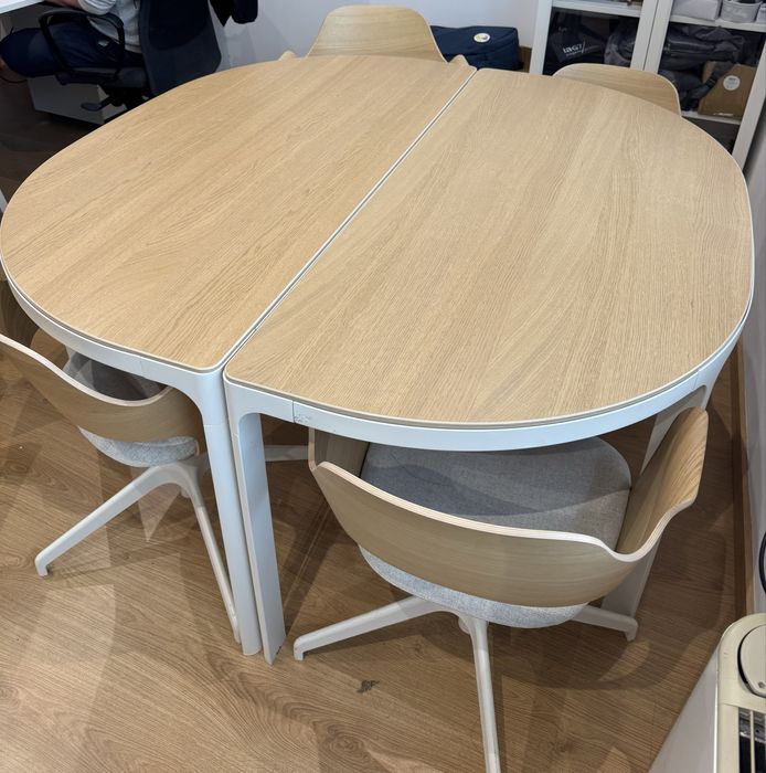 Conjunto de Mesa e cadeiras