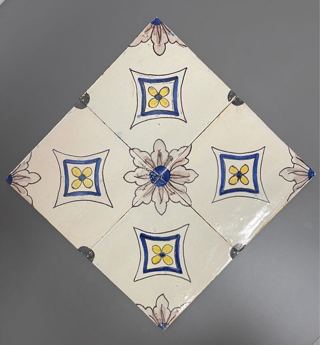 Azulejo Quadra Padrão Amarelo e Azul