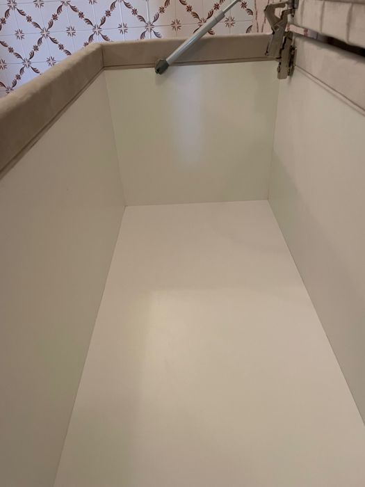 Baú em capitone com interior melamina