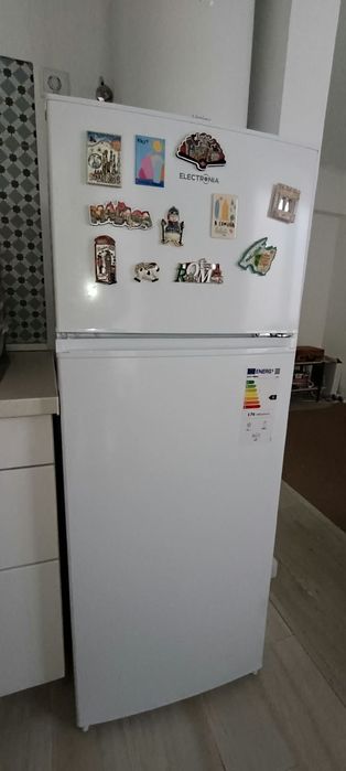 Frigorífico com congelador