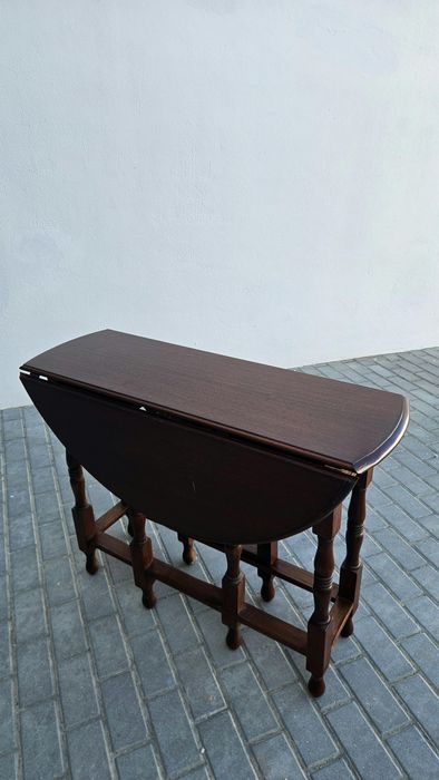 Mesa em Madeira com Abas Rebatíveis e 2 Gavetas