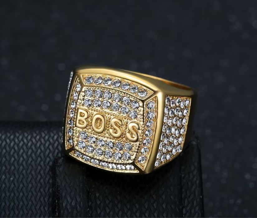 Anel BOSS banho ouro 24k