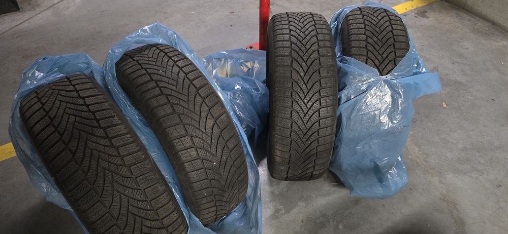 Falken 4szt 
Eurowinter HS02 215/55 R17