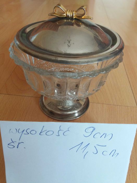 Cukiernica z platerowana pokryweczka i stopką, stan bdb