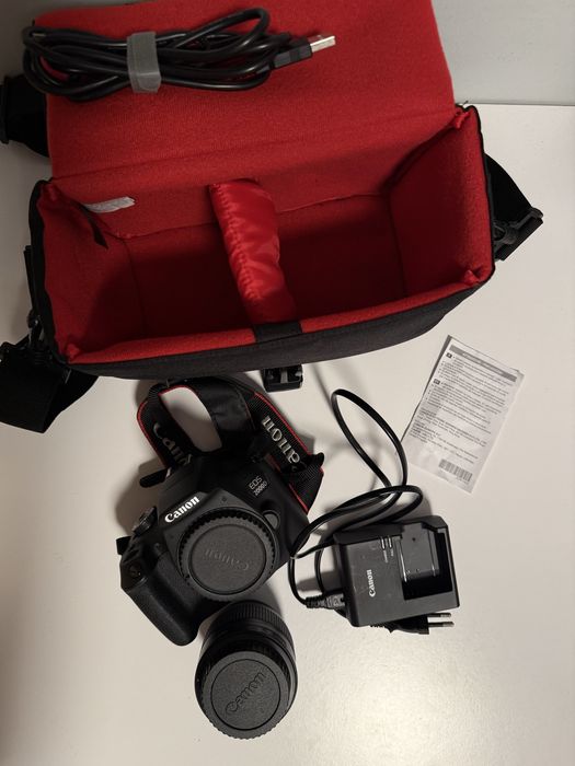 Canon  EOS 2000D