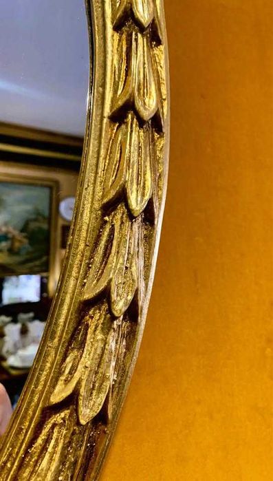 Espelho com Moldura em Folha de Ouro