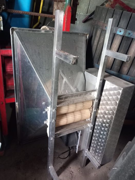Cubas em inox+ esmagadores de uvas + prensas