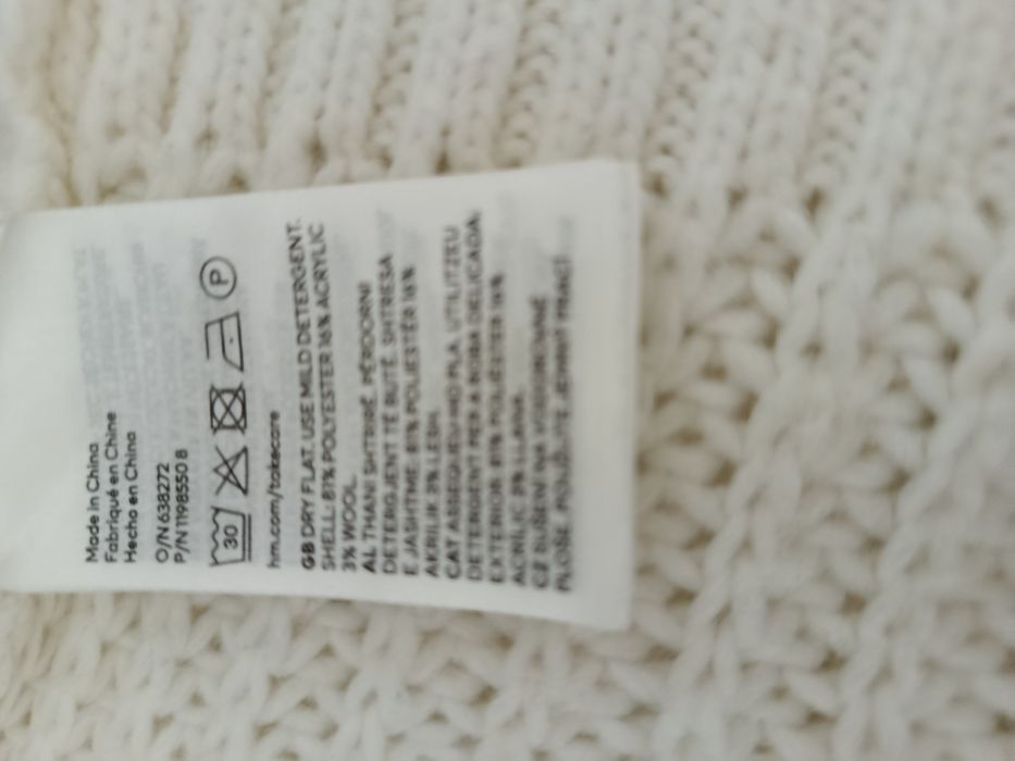 Продам женский свитер.