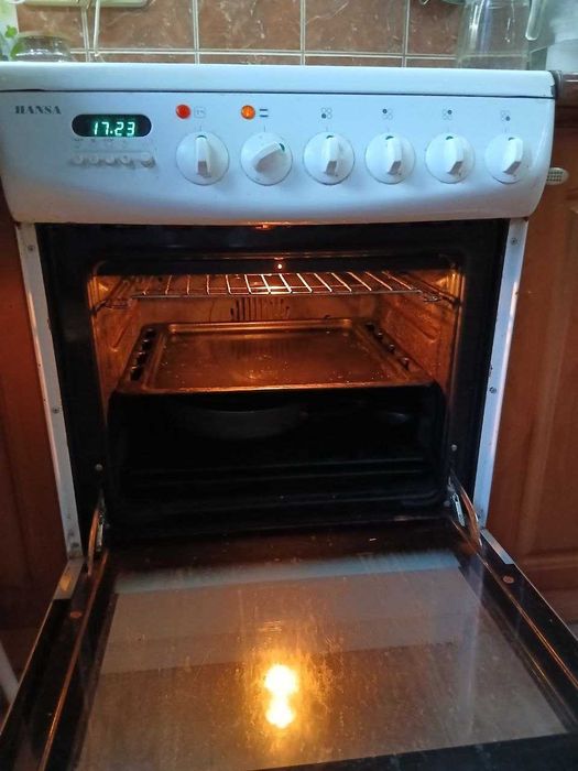 Продам электрическая плита Hansa / Elektroherd в рабочем состоянии!