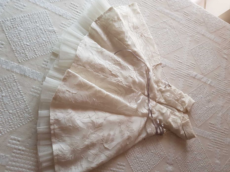 Vestido de criança cerimonial