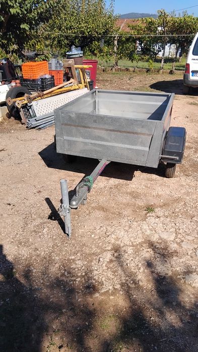 Vendo esta remorca serviu pouco como nova.1,00 mettro por 1,20 x0,40.m