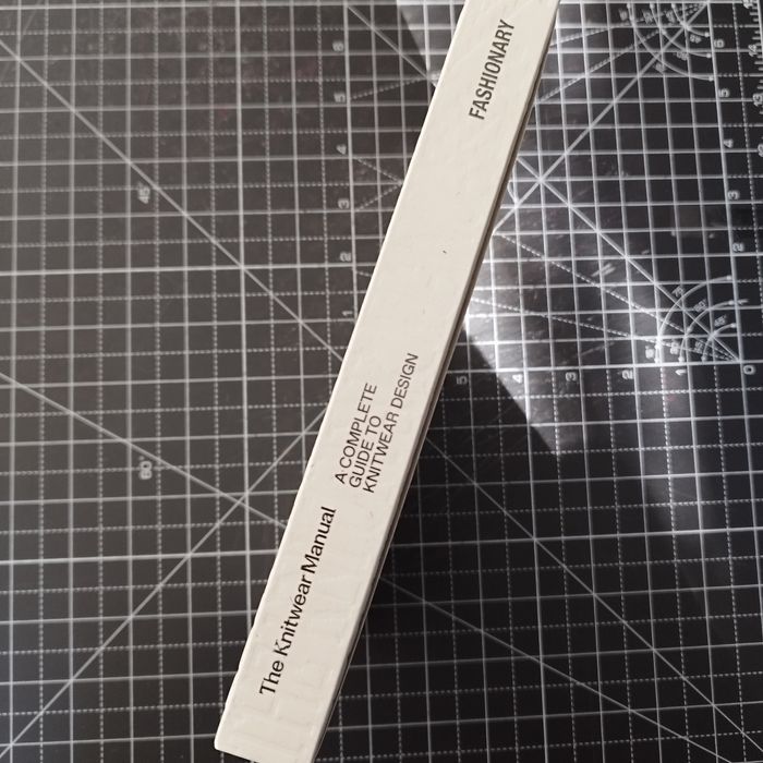 Livro The knitwear manual da Fashionary