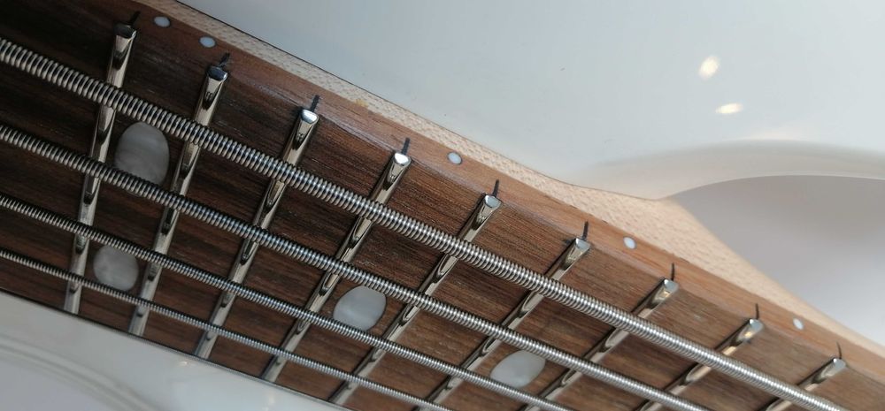 Lutnik Szlif Progów Regulacja Strojenie Setup Naprawa Gitary Basu