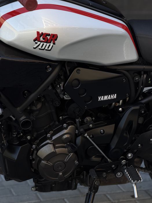 YAMAHA XSR 700 - Impecável!