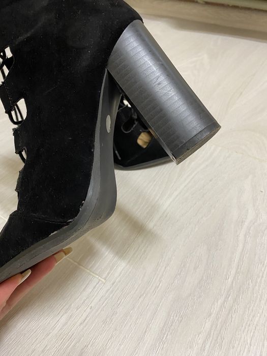 Босоніжки жіночі