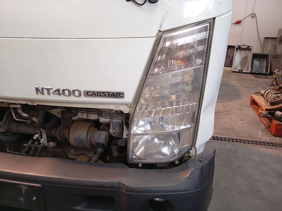 Ótica / farol esquerda NISSAN NT400 Cabstar Chassis (F24F)