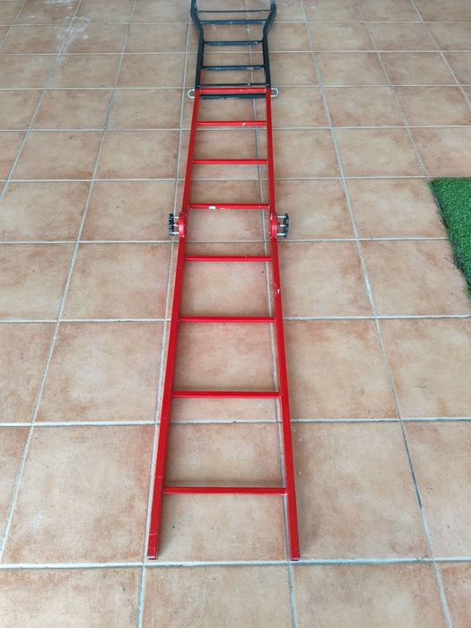 Escada com 2.40 de altura , articulada