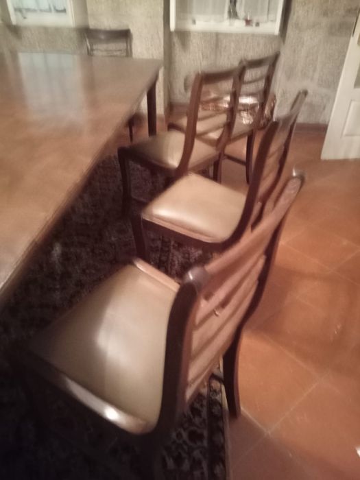 Mesa madeira com 8 cadeiras