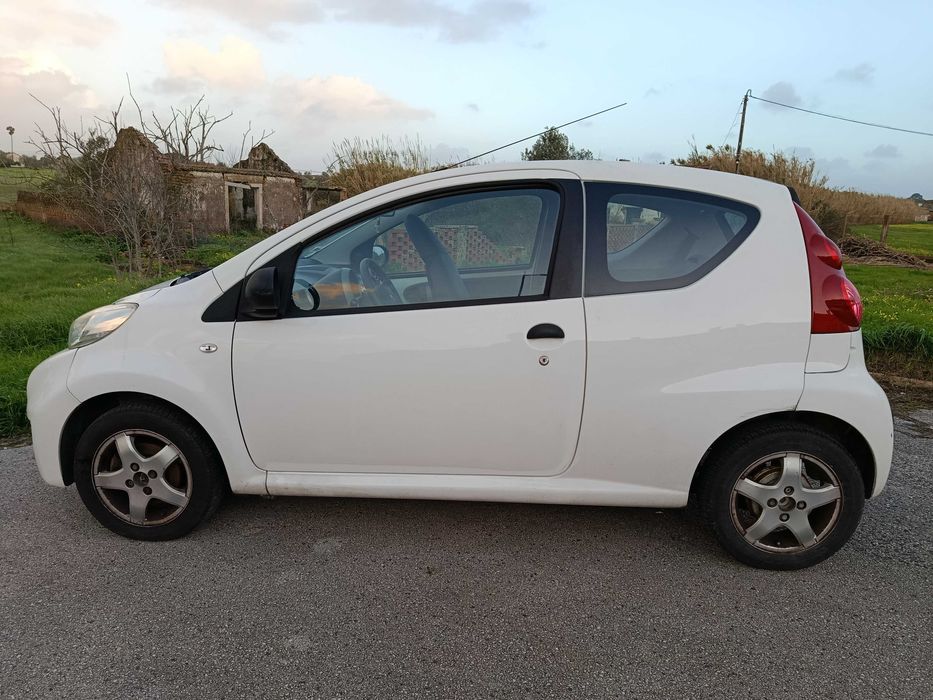 Peugeot 107 muito econômico