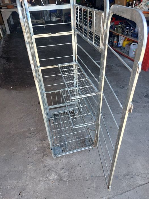 Wózek transportowy gniazdowy regał