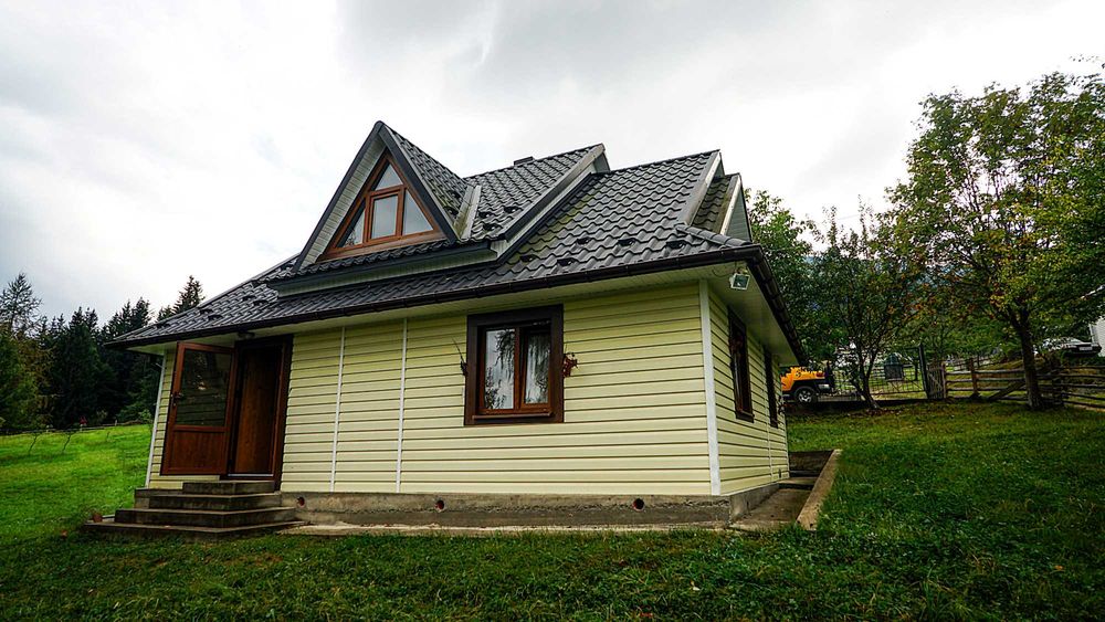 Продається затишний будинок з невеликою ділянкою в Карпатах