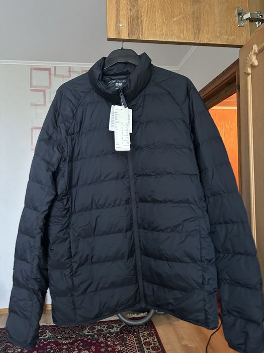 Куртка uniqlo на пуху темно-синя ultra light down jacket