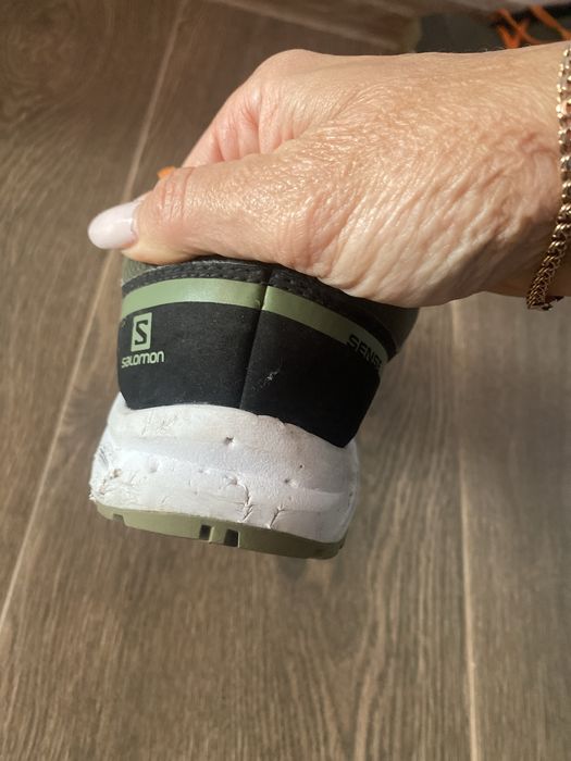 Продам кросівки на хлопчика Salomon