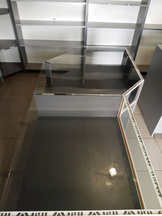 Продається тумба кутова під склом