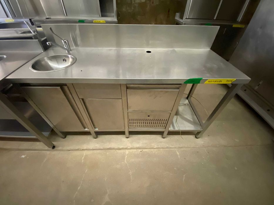 Bancada em inox com cuba pequena esquerda e bate borras