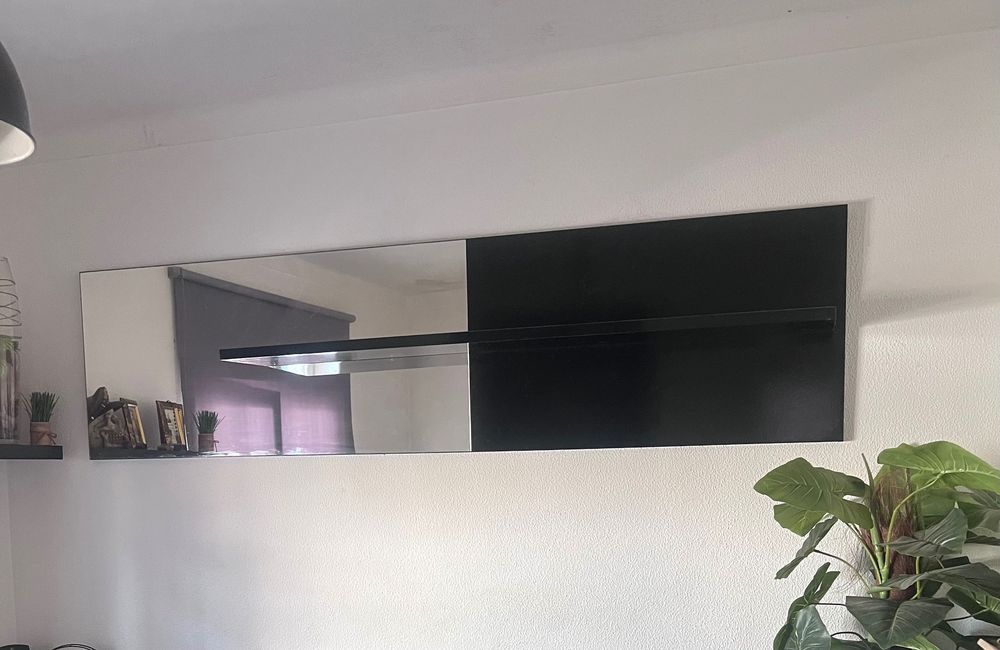 Móvel de parede com espelho