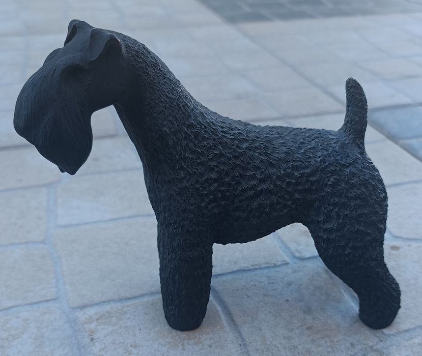 Estatueta estátua cão raça Schnauzer Terrier