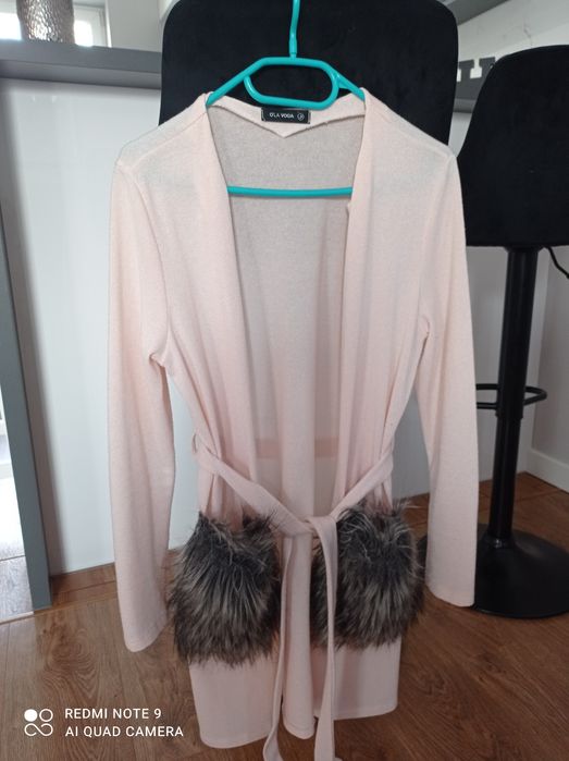 Sweter nowy 38M śliczny futerkowe kieszenie