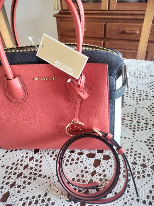 Mala tricolor Michael Kors com etiqueta