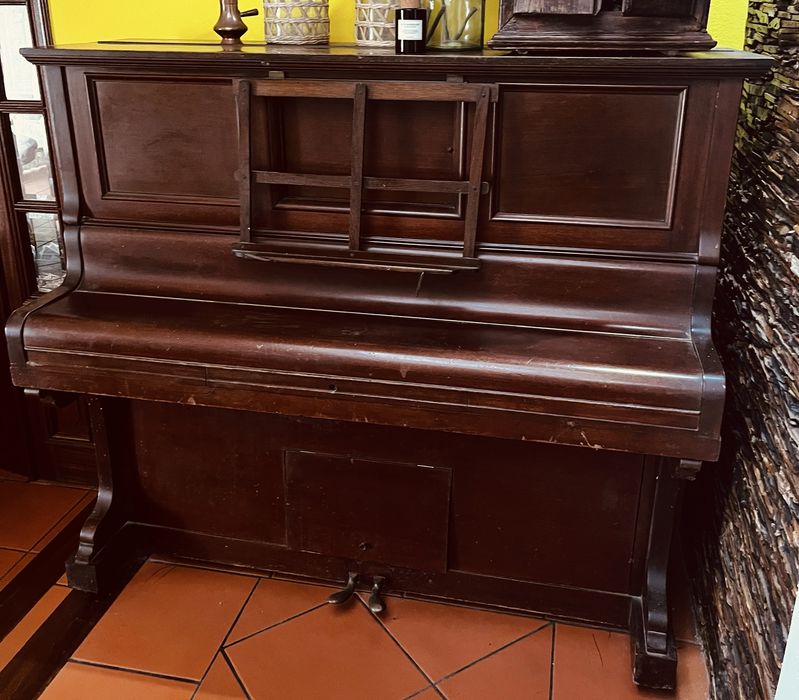 Piano antigo
