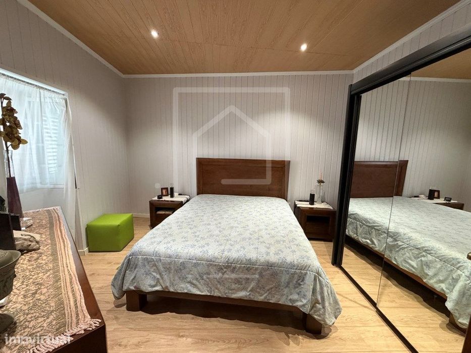 Propriedade T3 com Anexo T1+1 completamente renovada e jardim com 1...