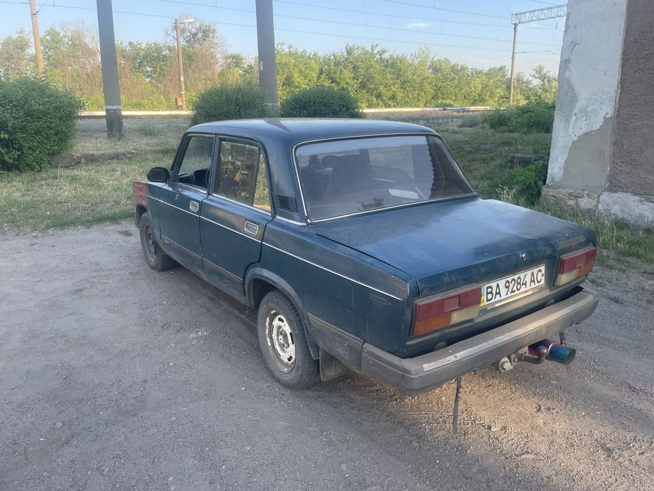 Жигули 2107 ВАЗ)