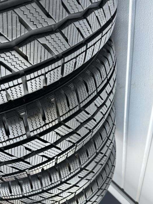 Prawie NOWE 215/65/16C Hankook opony zimowe