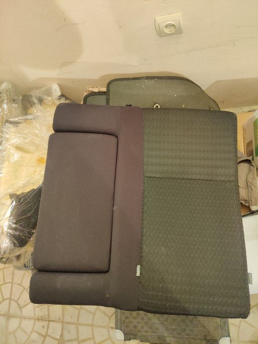 Заднє сидіння Toyota Corolla e150