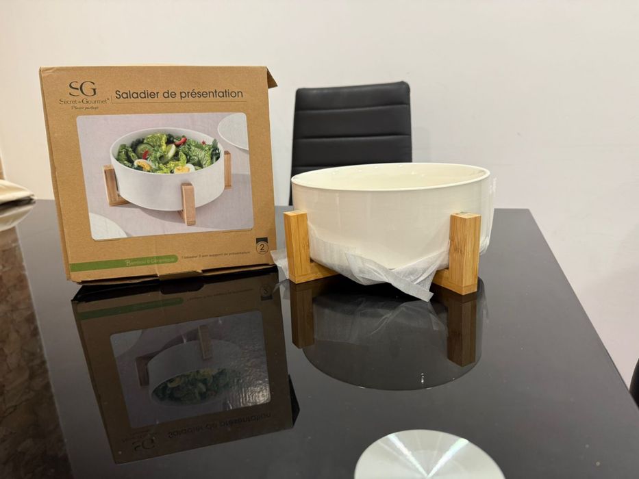 Saladeira nova em branco