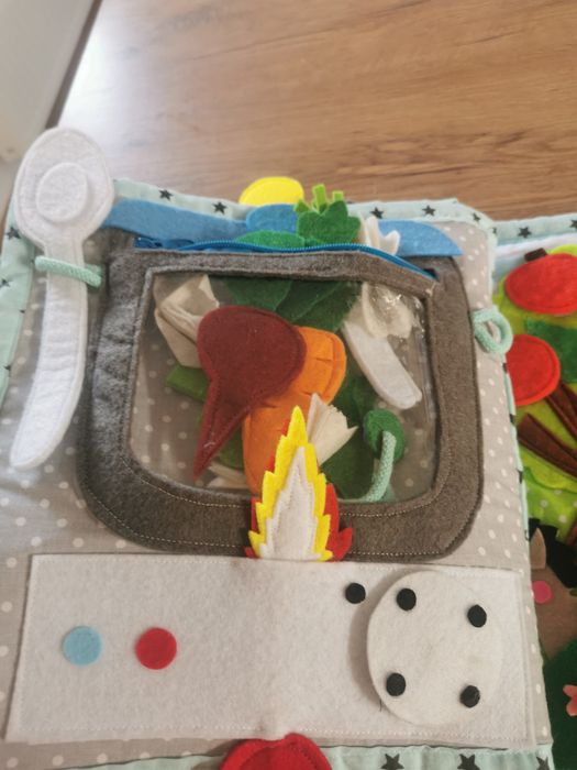 Książka sensoryczna materiałowa dla malucha HandMade 8 stron
