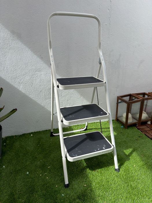 Escadote tres degraus