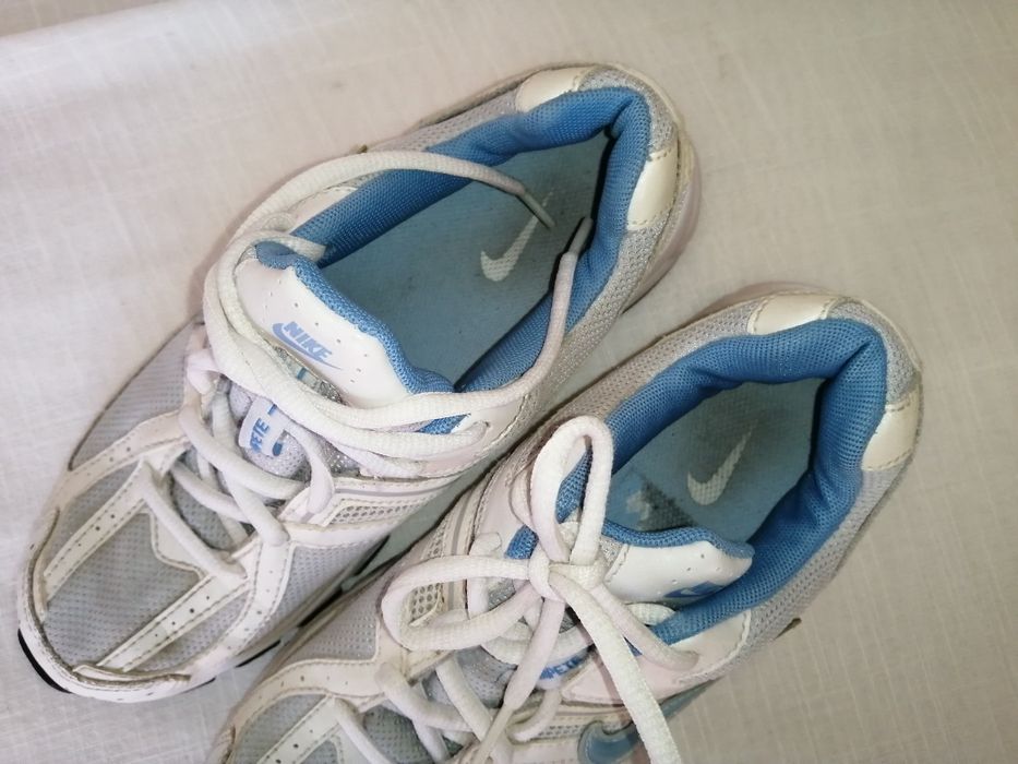 Buty Nike sportowe r 36,5 wkł 23,5