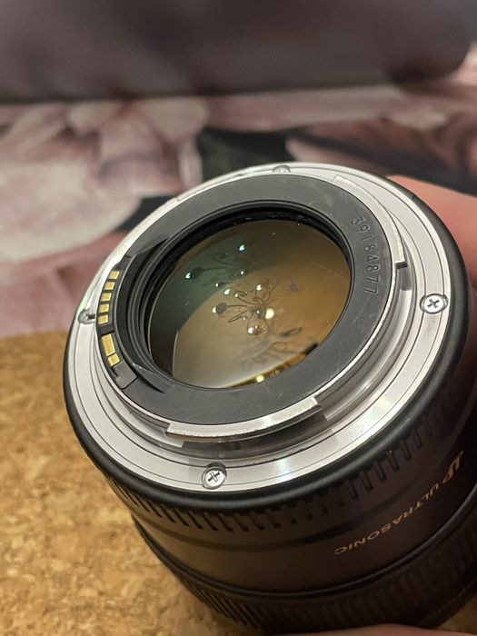 Canon EF 85mm 1.8
