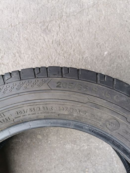 Komplet opon 205/65R16C 107/105T Continental ContiVanContact 200