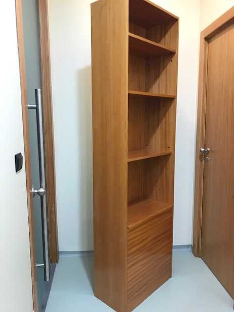 estante,sólida, madeira compacta(!) tom bonito envernizado