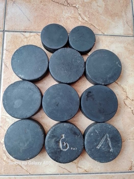 щайбы для игры в хокей 11 шт