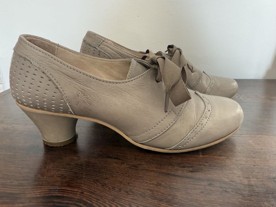 Sapatos de salto da Fly London