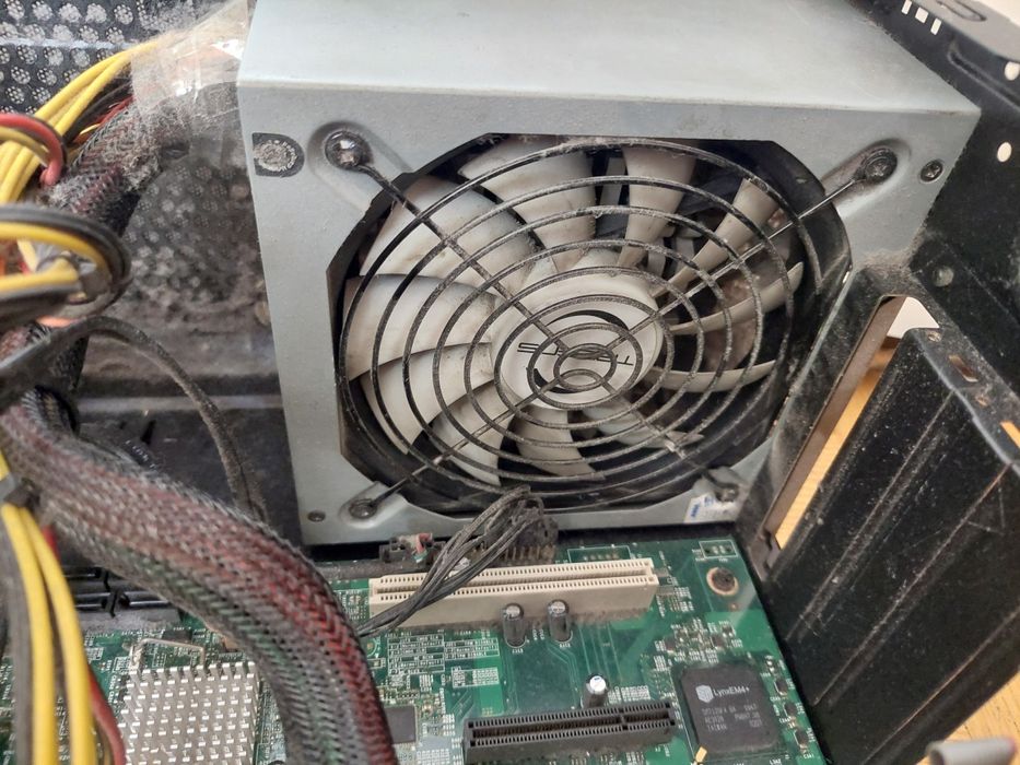 Stary komputer PC sprawny