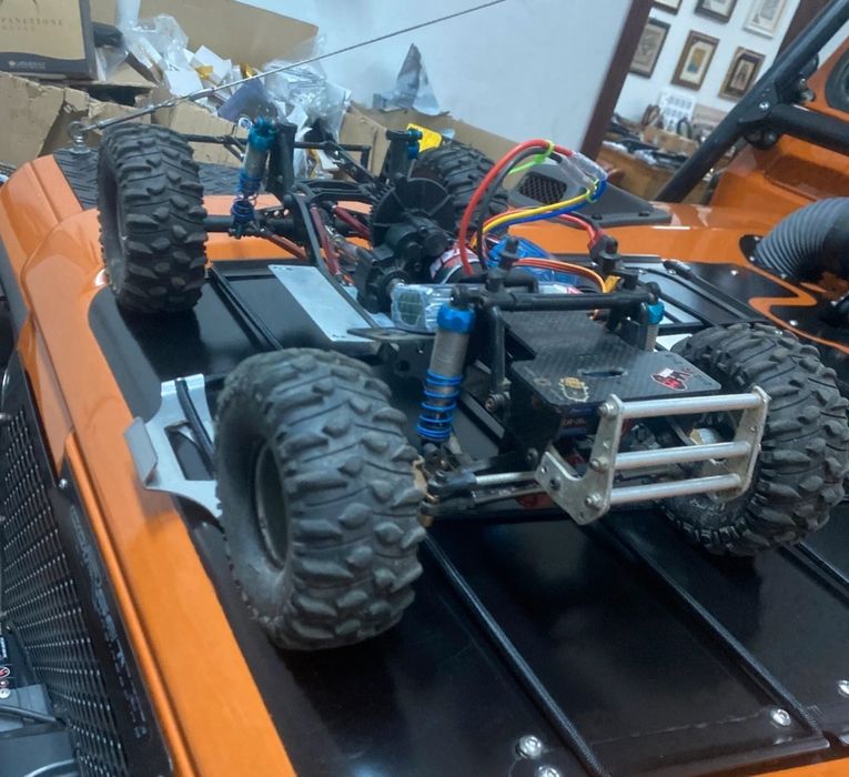 Scale crawler rc com eixos axial scx10 2